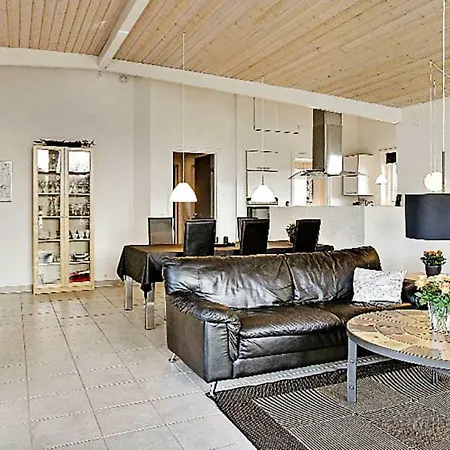Three-bedroom Holiday In 10 Tatil Evi Ansager